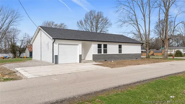 $184,900 | 982 North 3rd Street, Austin, IN 47102