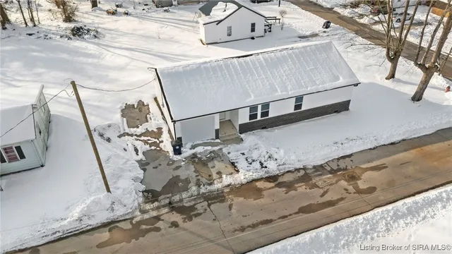 $184,900 | 982 North 3rd Street, Austin, IN 47102