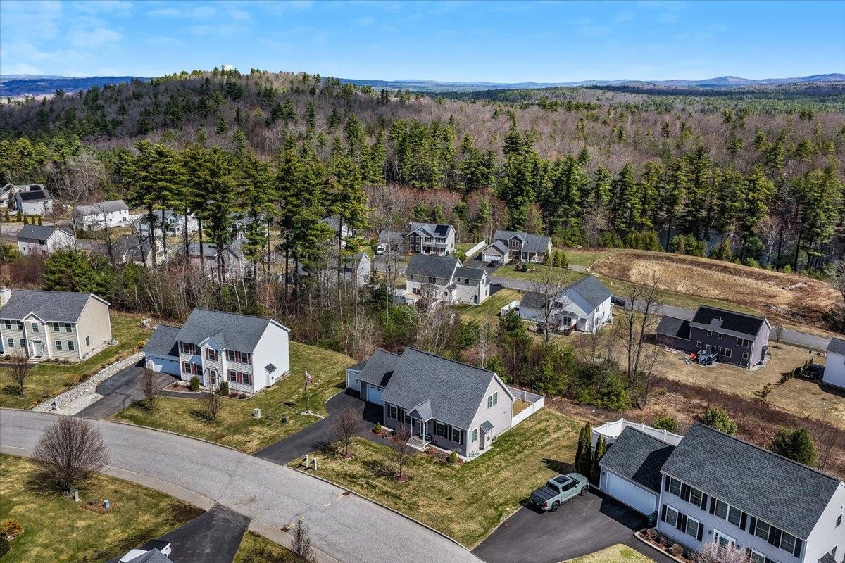 18 Crawford Lane Hooksett, NH 03106 - Photo 5 of 44