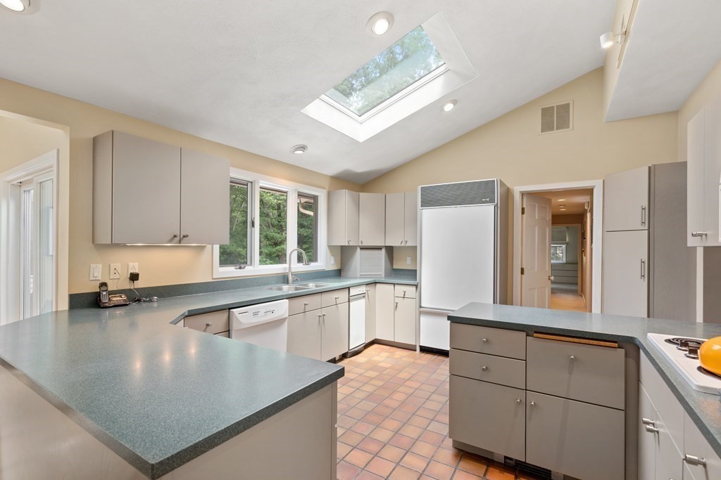 37 Barney Hill Road Wayland, MA 01778 - Photo 10 of 35 Gallery Image 10