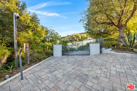 $2,499,000 | 3430 Wrightwood Drive, Studio City, CA 91604