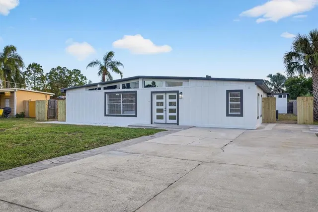 a view of a house with a backyard