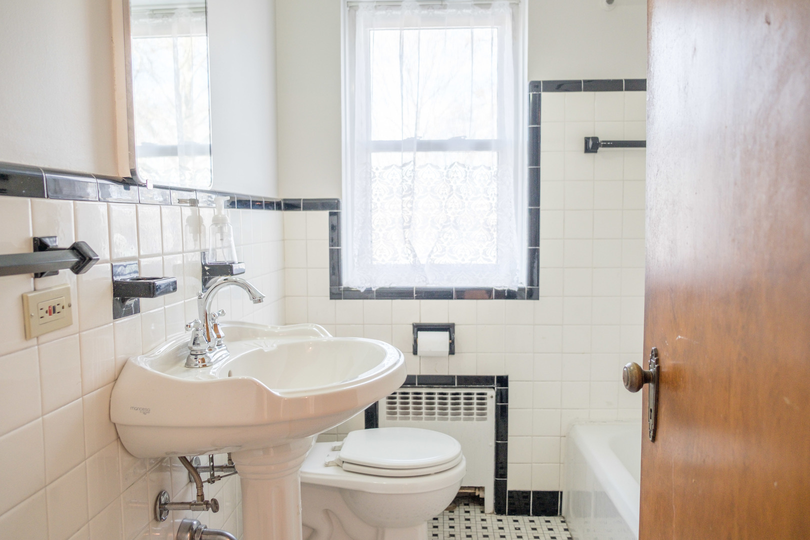 100 Pine Avenue, Unit 6 Riverside, IL 60546 - Photo 22 of 59