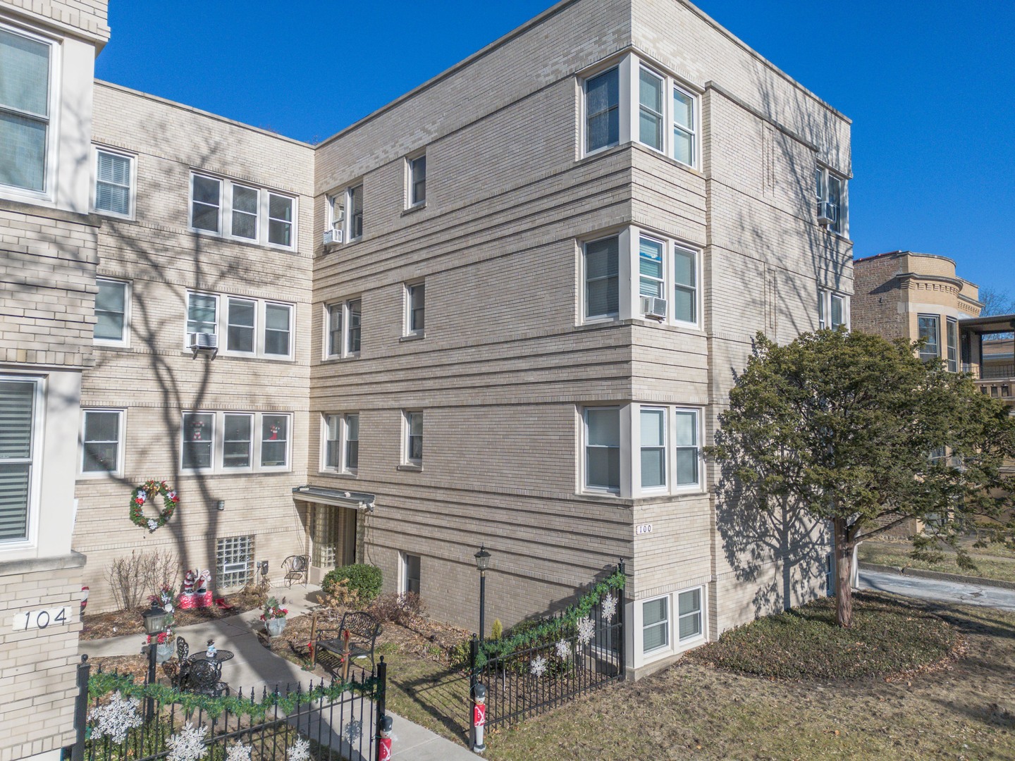 100 Pine Avenue, Unit 6 Riverside, IL 60546 - Photo 3 of 59