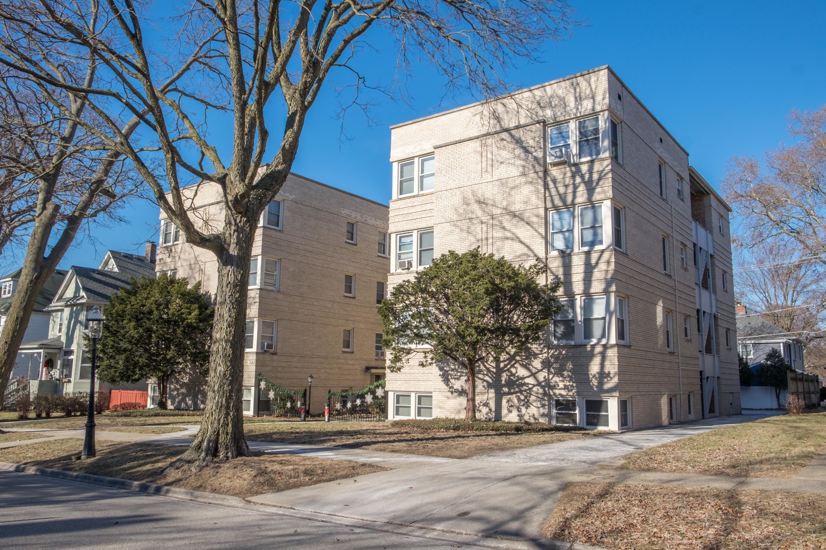100 Pine Avenue, Unit 6 Riverside, IL 60546 - Photo 4 of 59