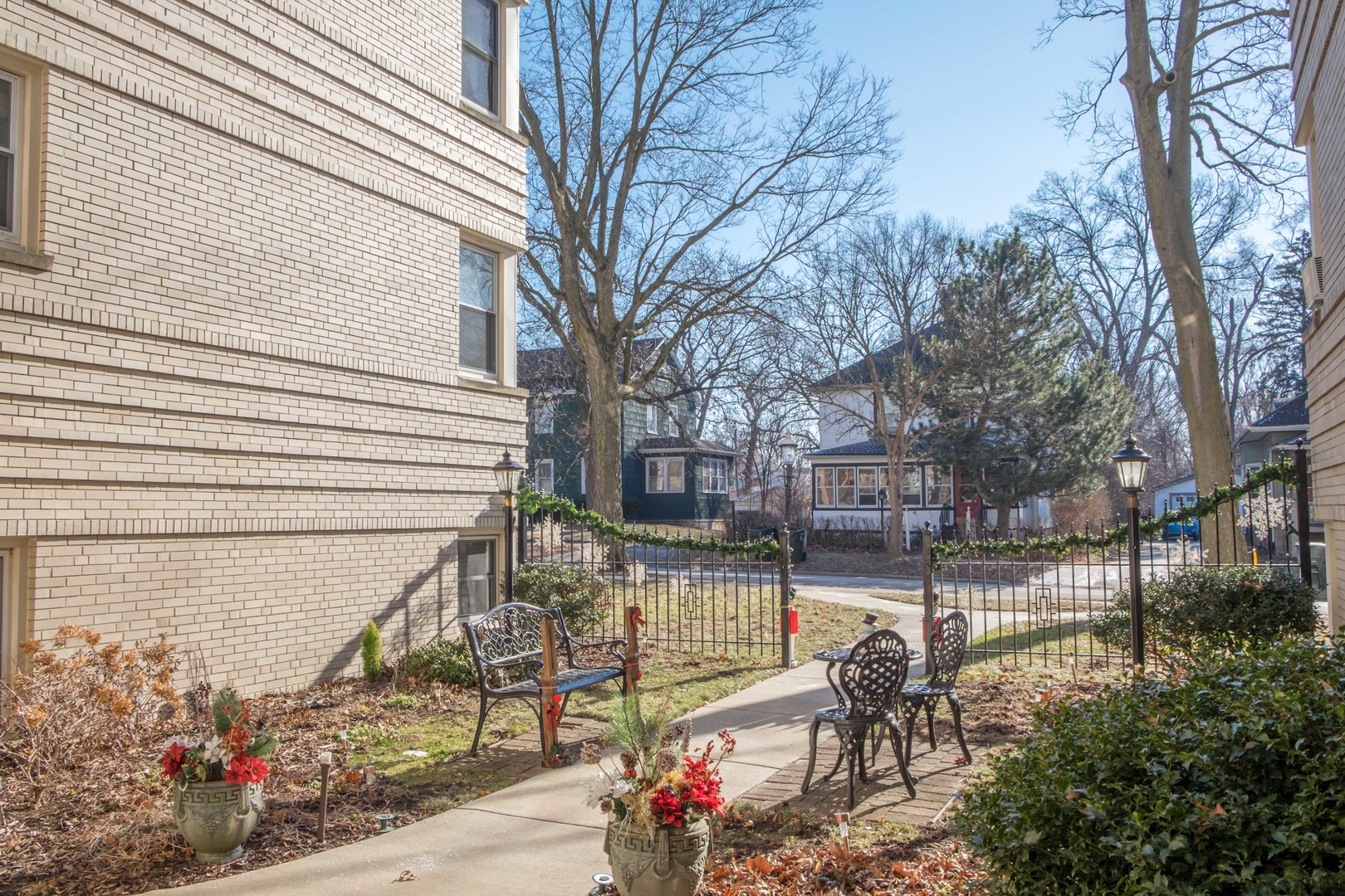 100 Pine Avenue, Unit 6 Riverside, IL 60546 - Photo 10 of 59