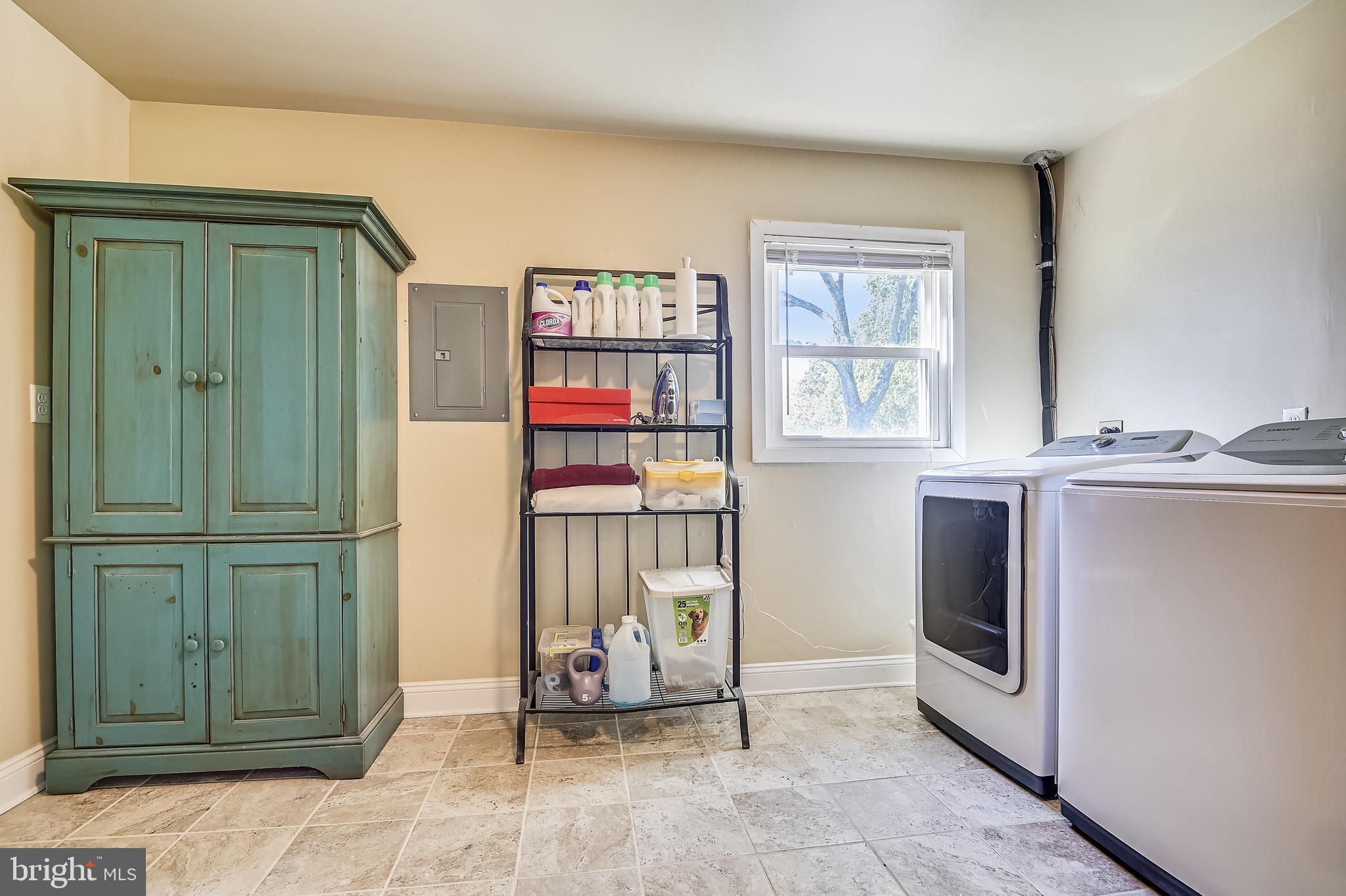 948 Fall Ridge Way Gambrills, MD 21054 - Photo 32 of 40 Laundry rm/mudroom w/ access to garage & kitchen!