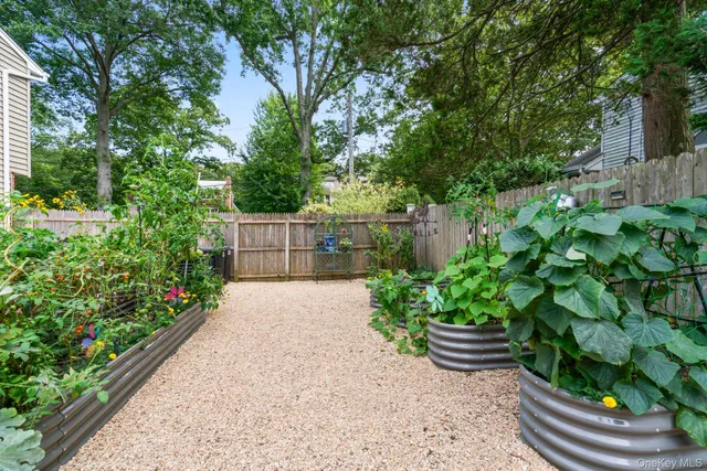 $899,000 | 6 Emil Court, Huntington, NY 11743