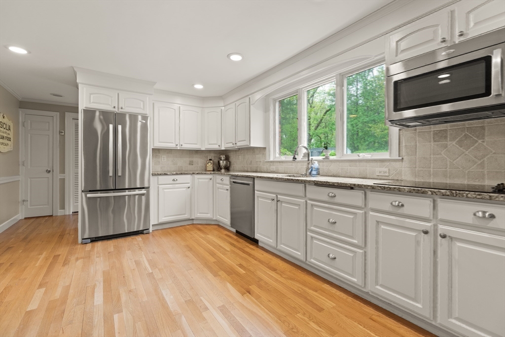 11 Wagon Road Westwood, MA 02090 - Photo 11 of 39 Gallery Image 11