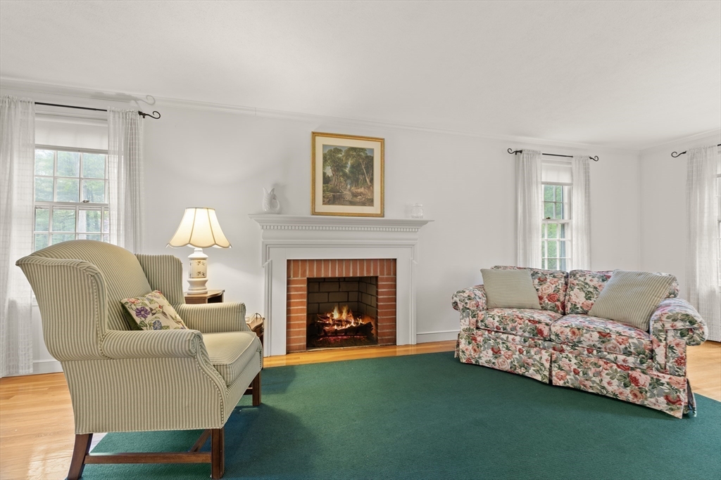 11 Wagon Road Westwood, MA 02090 - Photo 9 of 39 Gallery Image 9