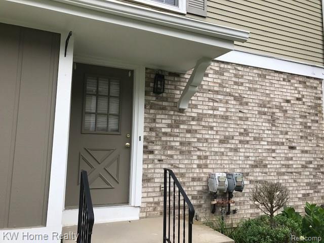 1352 Crescent Lane Rochester Hills, MI 48306 - Photo 3 of 58