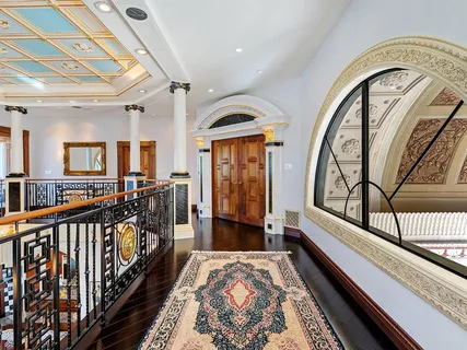 a view of entryway with a front door