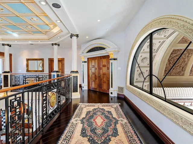 a view of entryway with a front door