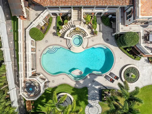 $26,400,000 | 1310 South Lake Shore Drive, Sarasota, FL 34231