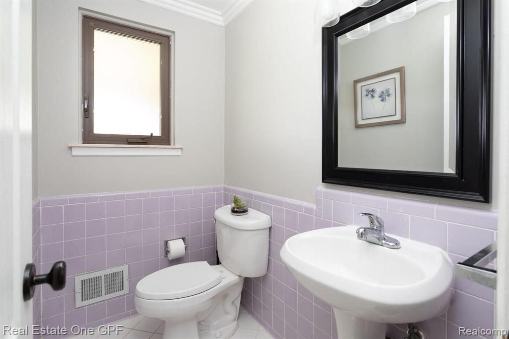 559 Cook Road Grosse Pointe Woods, MI 48236 - Photo 20 of 47