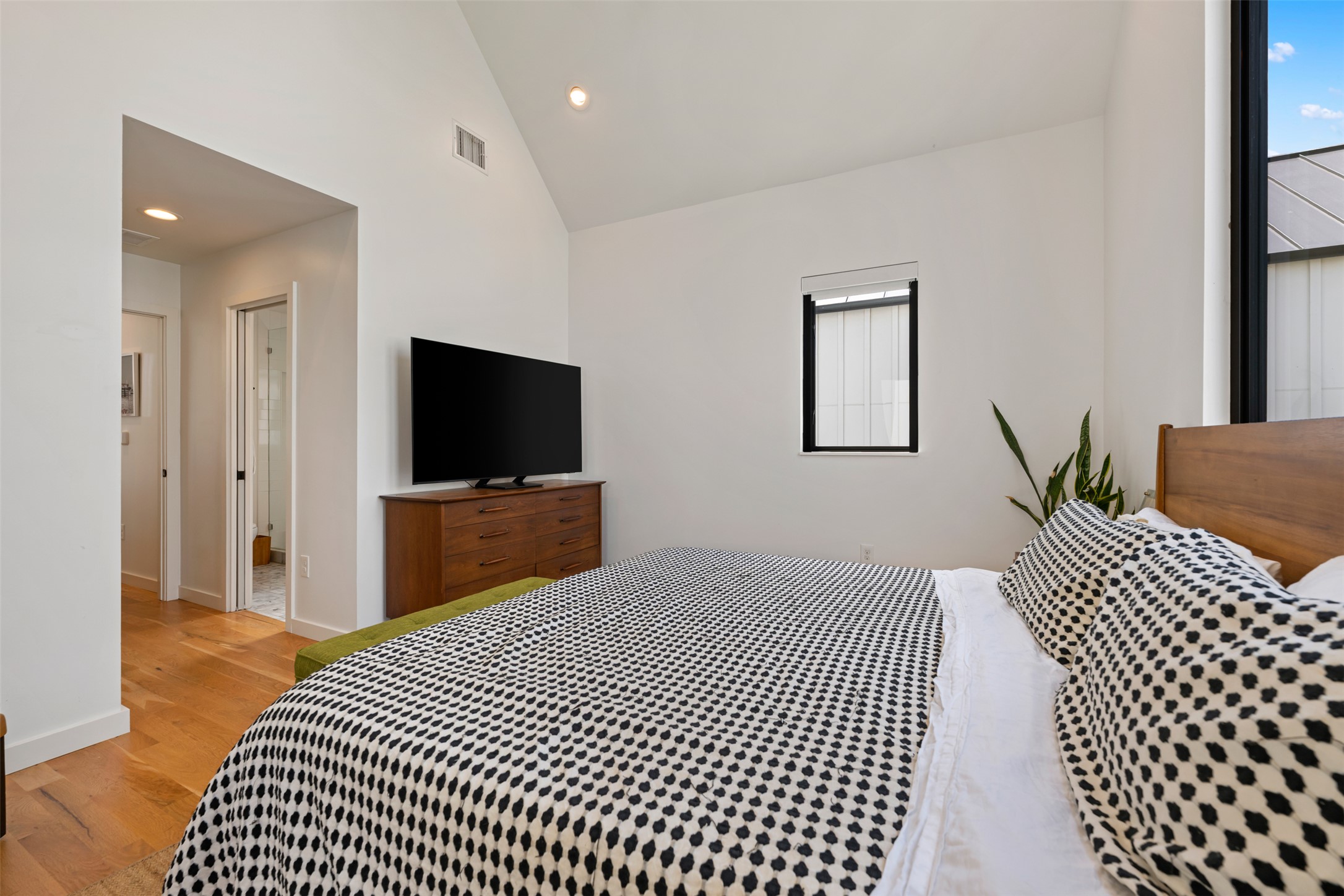 1114 East 3rd Street, Unit 1 Austin, TX 78702 - Photo 23 of 39