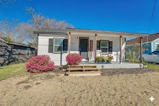 a view of a house with backyard patio and garden