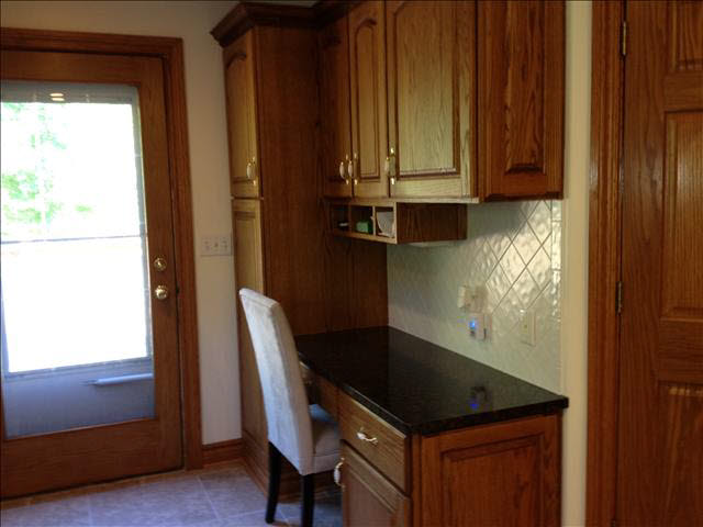 10148 Goff Road Temperance, MI 48182 - Photo 6 of 20 Desk in Kitchen