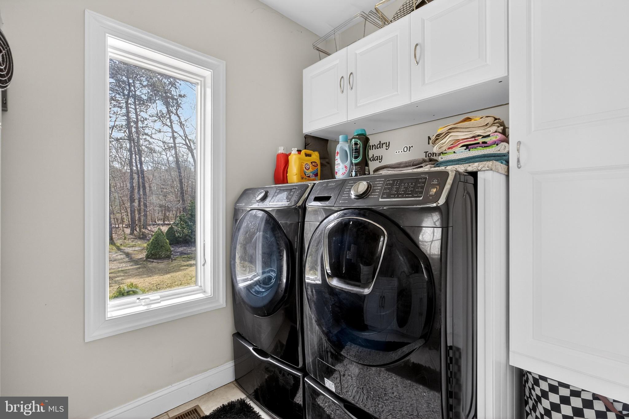 164 Old New York Road Absecon, NJ 08205 - Photo 27 of 81 a utility room with dryer and washer