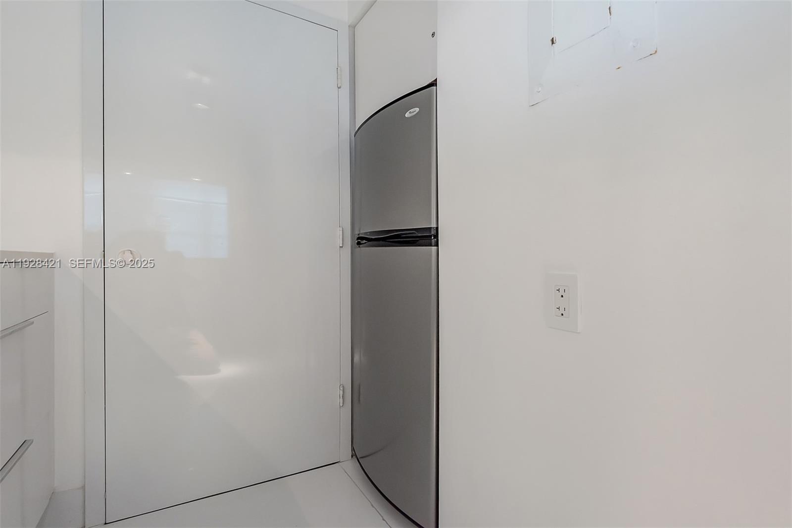 100 Lincoln Road, Unit 839 Miami Beach, FL 33139 - Photo 10 of 26 a bathroom with a shower