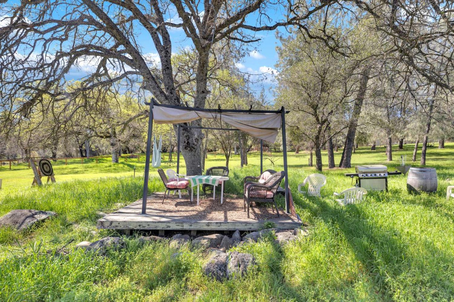13489 Yorkshire Road Groveland, CA 95321 - Photo 30 of 35 a view of a park with large trees
