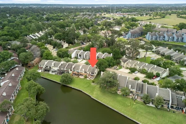 $425,000 | 3930 Knollcrest Drive, Montgomery, TX 77356