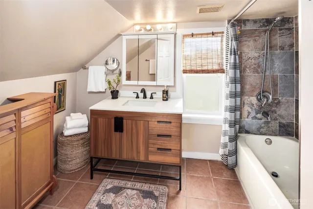 $749,950 | 10820 2nd Avenue Southwest, Seattle, WA 98146