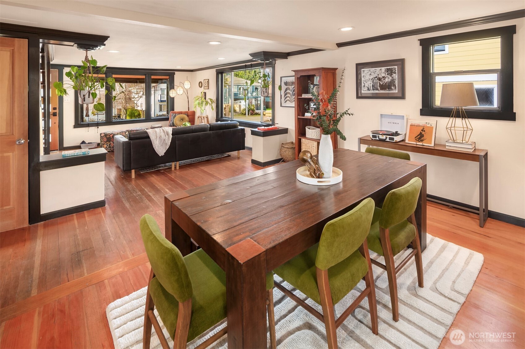 10820 2nd Avenue Southwest Seattle, WA 98146 - Photo 6 of 34