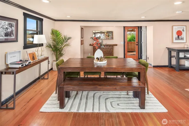 $749,950 | 10820 2nd Avenue Southwest, Seattle, WA 98146