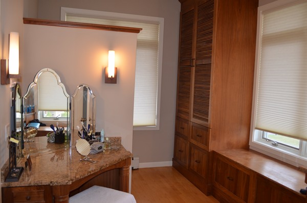 11 Elizabeth Road Marblehead, MA 01945 - Photo 16 of 29 a bathroom with a sink a vanity and mirror