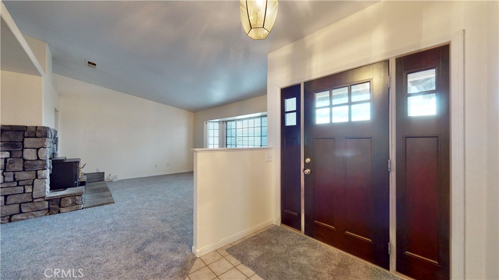 7571 Maricopa Road Phelan, CA 92371 - Photo 1 of 1 an empty room with windows and closet