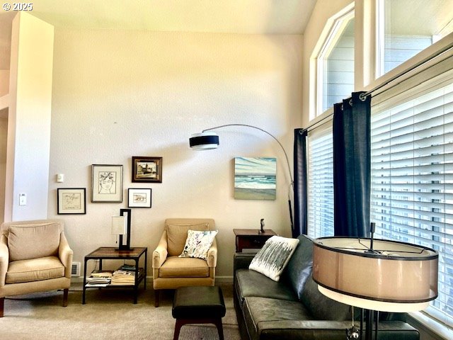 15 Mariners Lane Florence, OR 97439 - Photo 20 of 40 a living room with furniture and a window