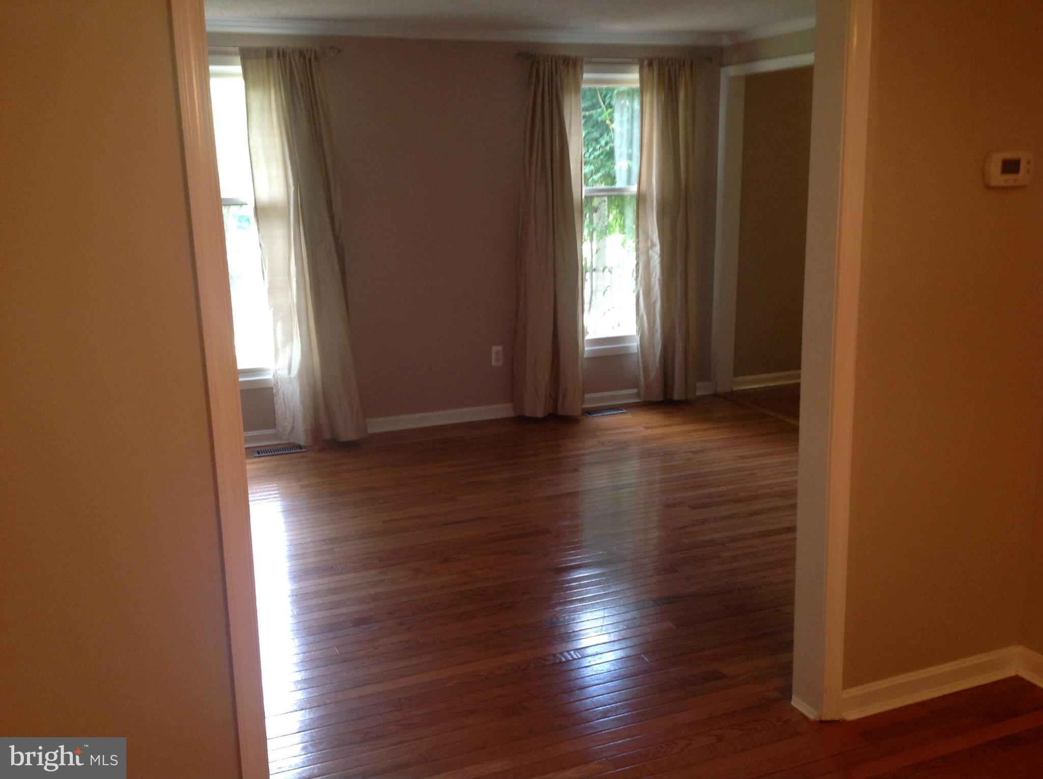 6705 Green Haven Road Lanham, MD 20706 - Photo 8 of 26 Living Room