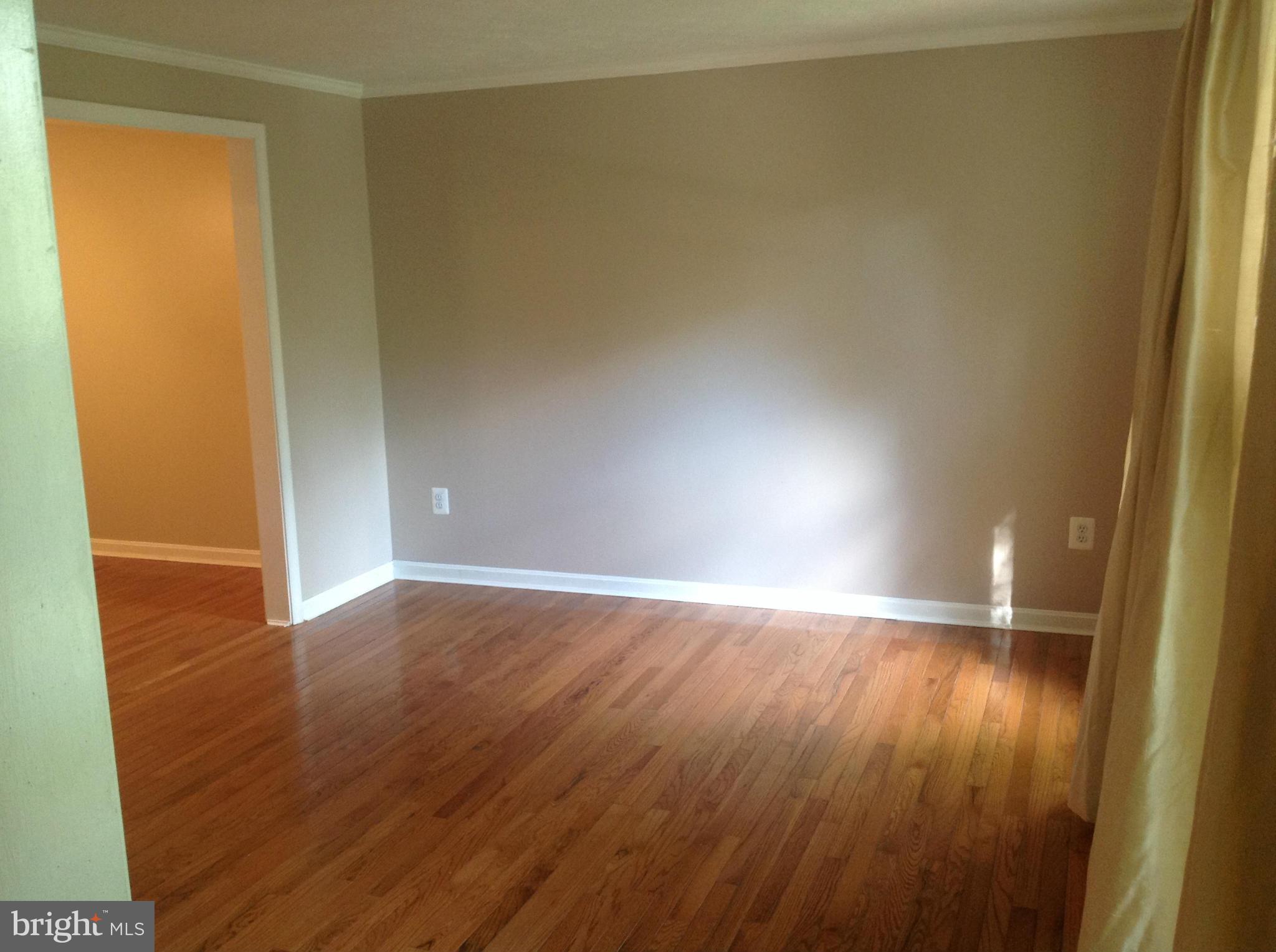 6705 Green Haven Road Lanham, MD 20706 - Photo 9 of 26 Living Room