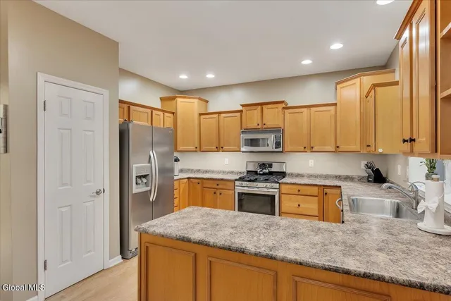 $775,000 | 2 Carpenter Way, Clifton Park, NY 12065