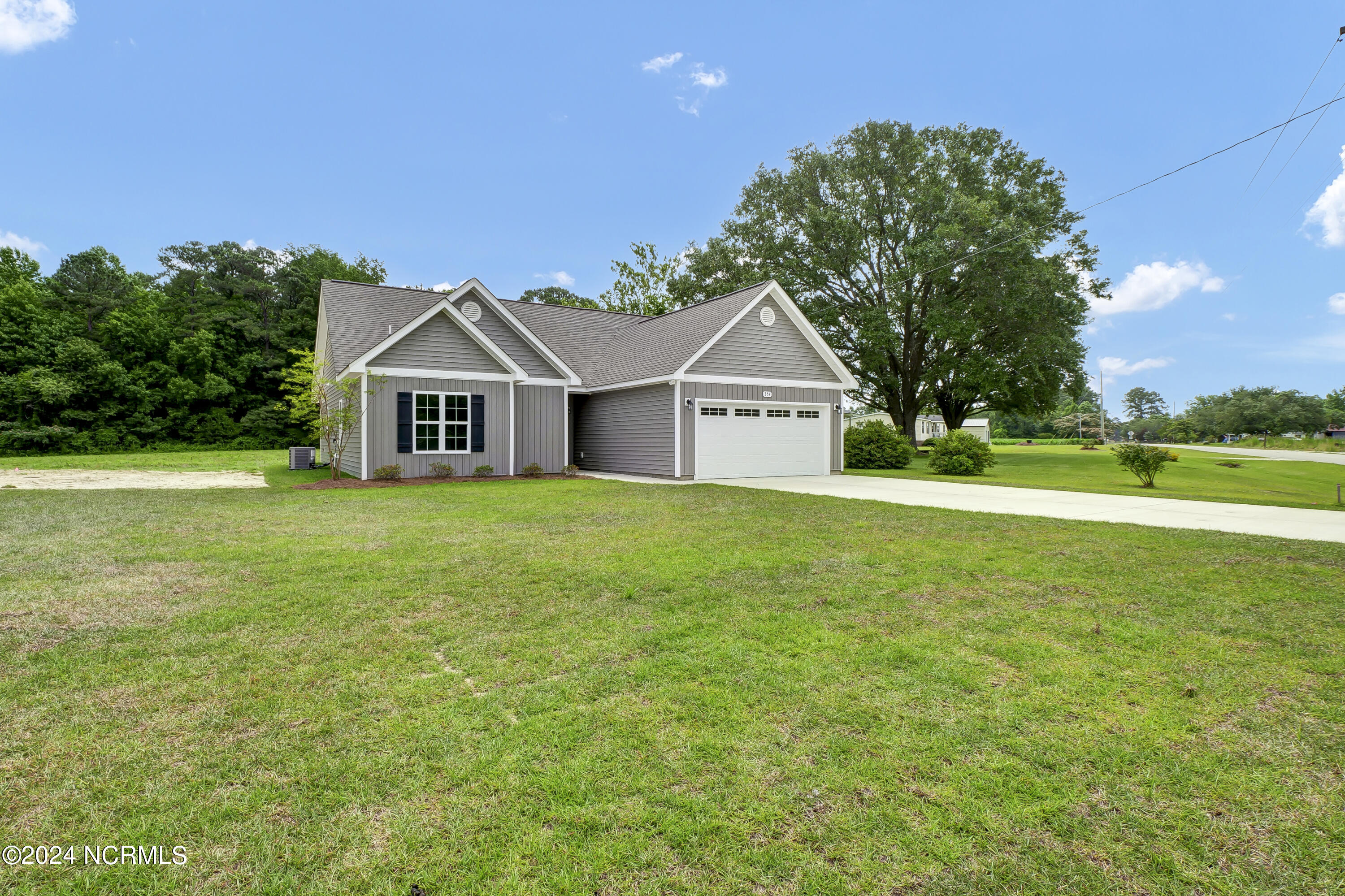 357 Morristown Road Stella, NC 28582 - Photo 5 of 32 P6600110