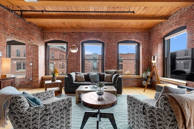 $955,000 | 21 Wormwood Street, Unit 525, Boston, MA 02210
