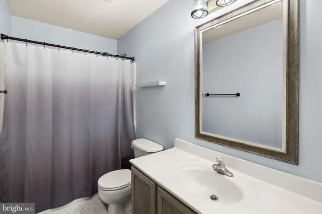 a picture of a very nice looking building