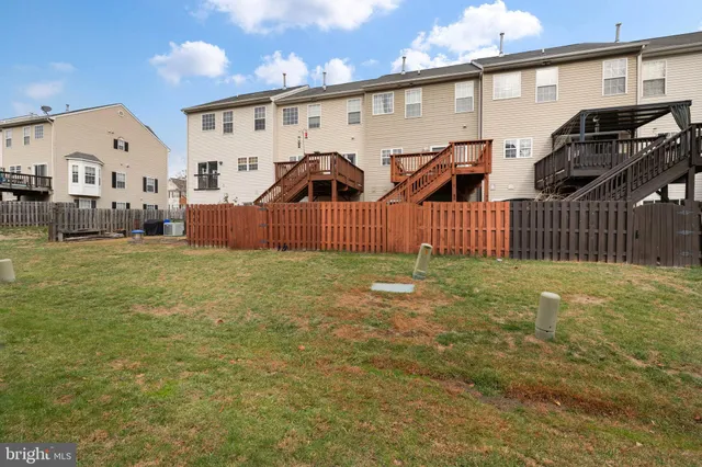 a view of a house with backyard and porch