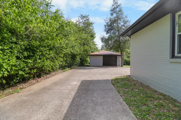 $1,400 | 10 Lexington Drive, Clarksville, TN 37042