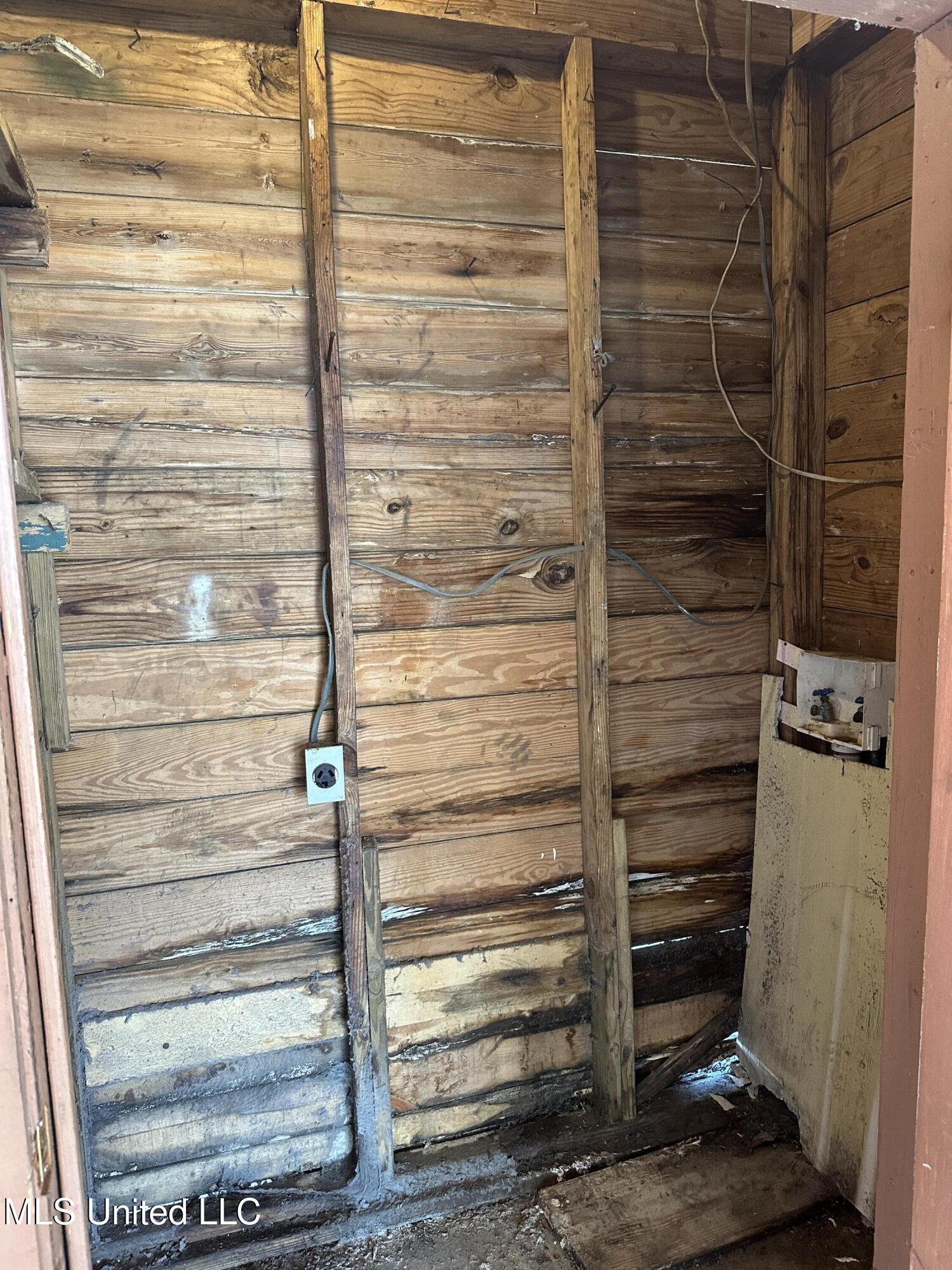 4737 General Ike Avenue Moss Point, MS 39563 - Photo 11 of 12 laundry