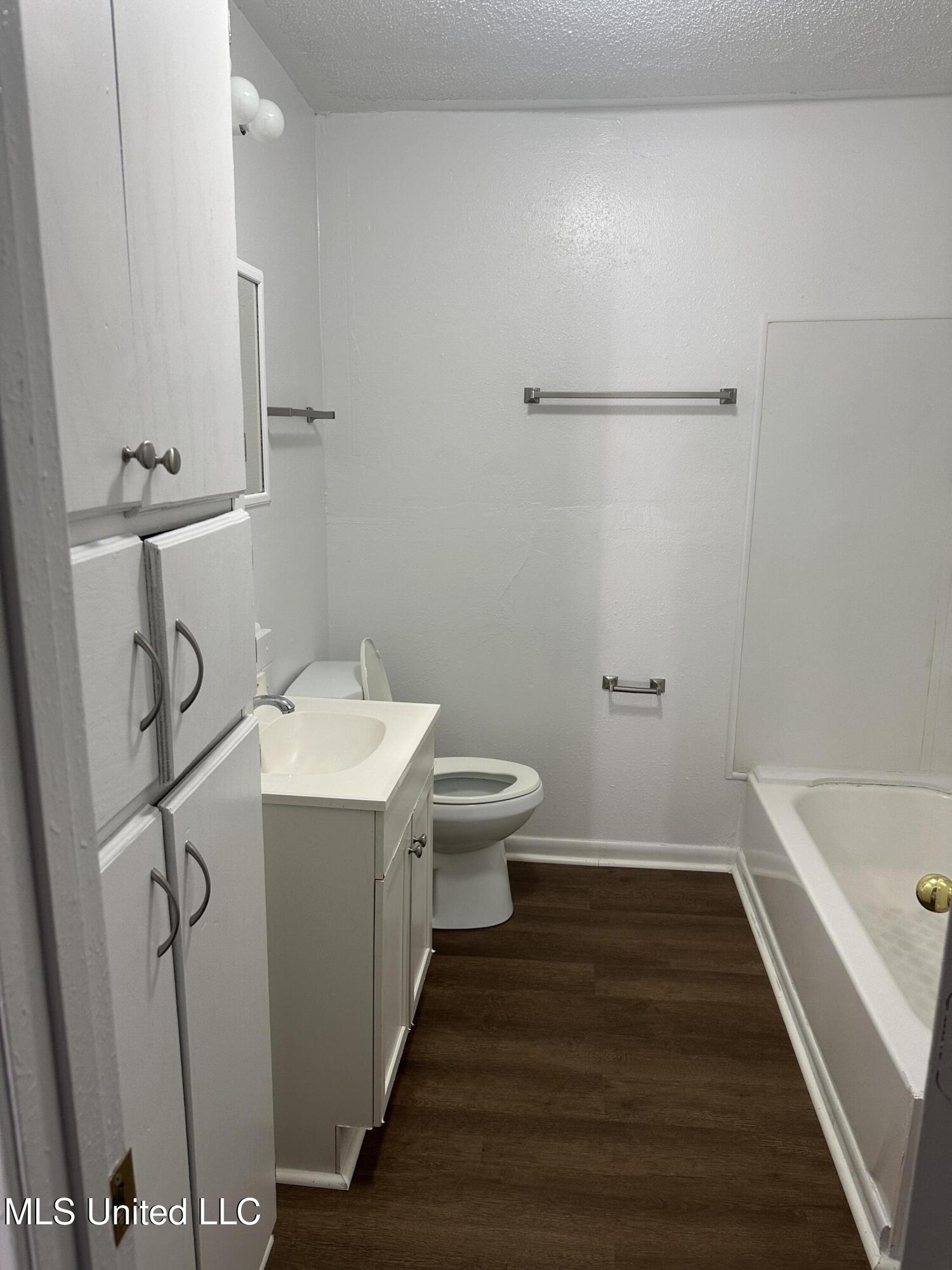 4737 General Ike Avenue Moss Point, MS 39563 - Photo 10 of 12 bath