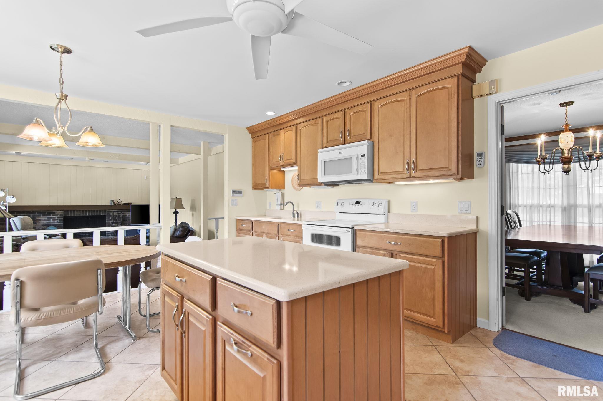 91 Pinehurst Drive Springfield, IL 62704 - Photo 9 of 46