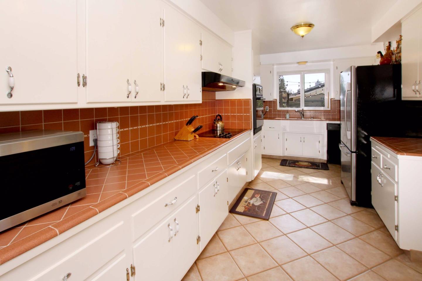 1252 Graham Hill Road Santa Cruz, CA 95060 - Photo 16 of 32 Gallery Image 16