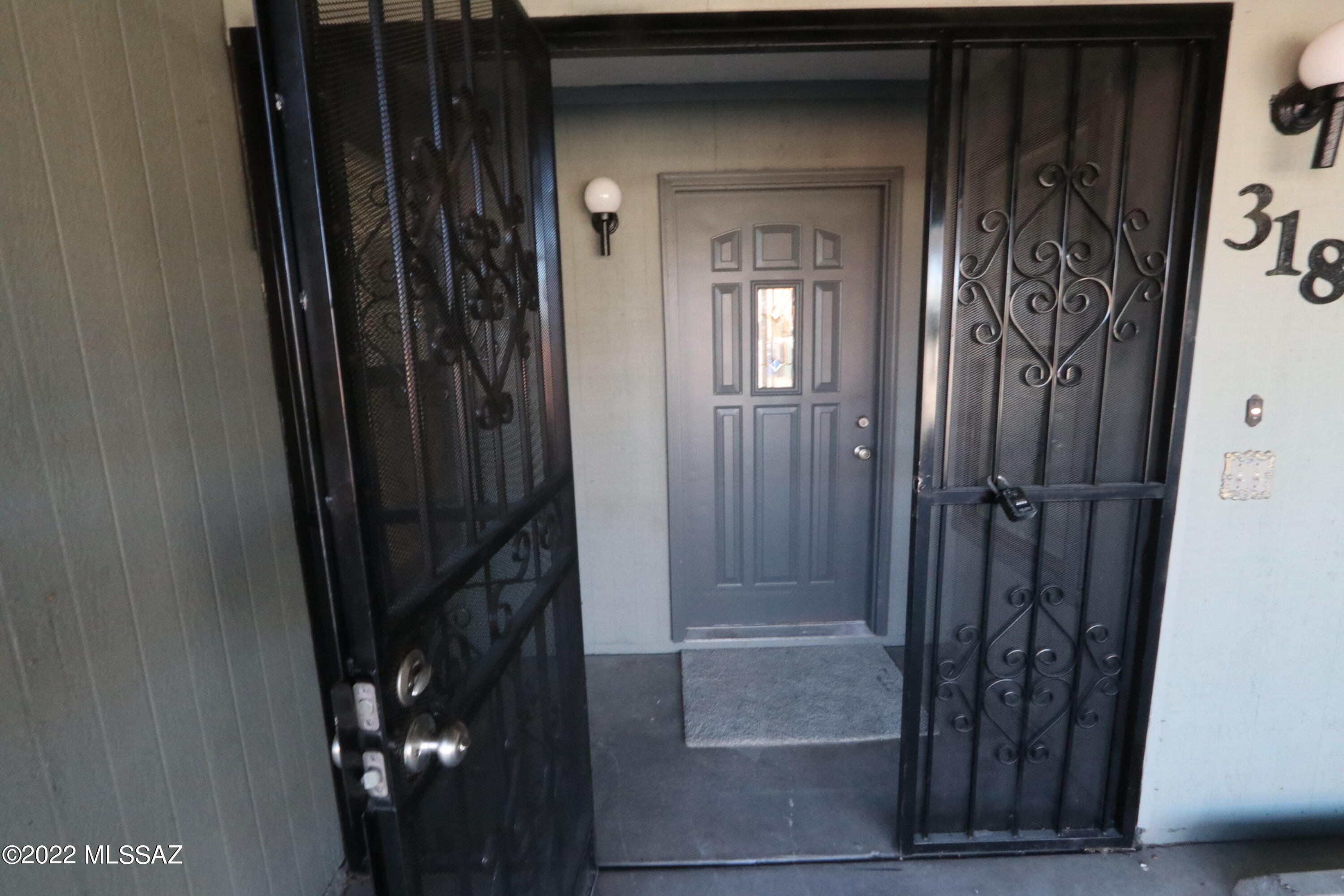 318 West King Road Tucson, AZ 85705 - Photo 1 of 1