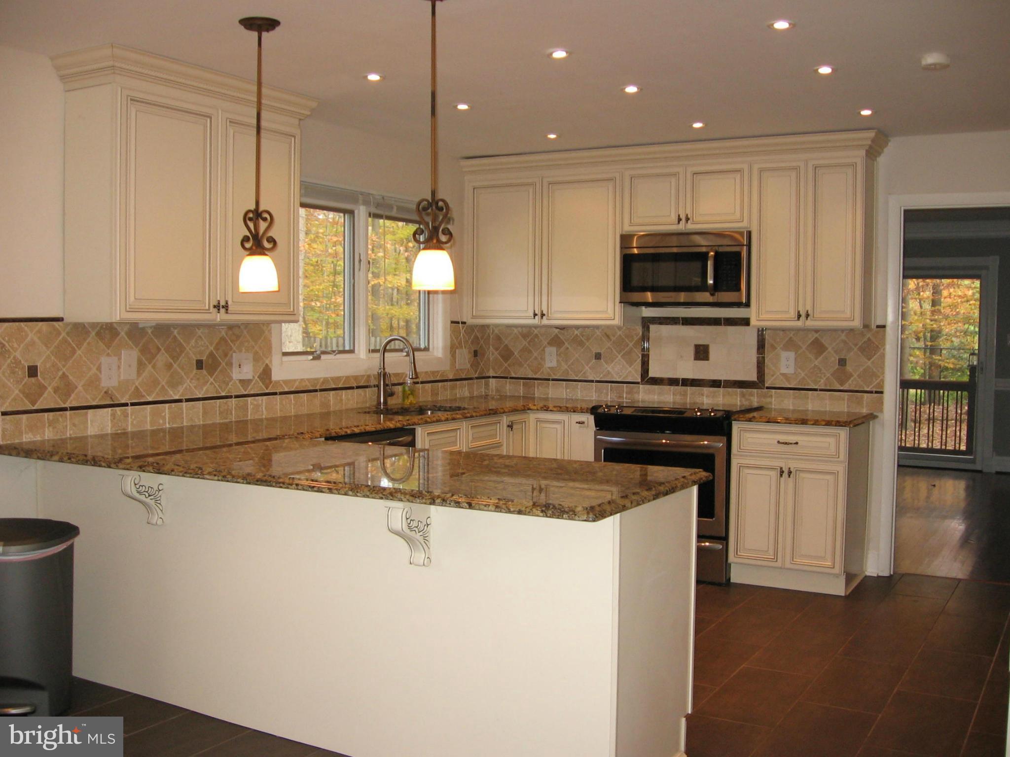 606 Holly Road Fort Washington, MD 20744 - Photo 3 of 14 Kitchen