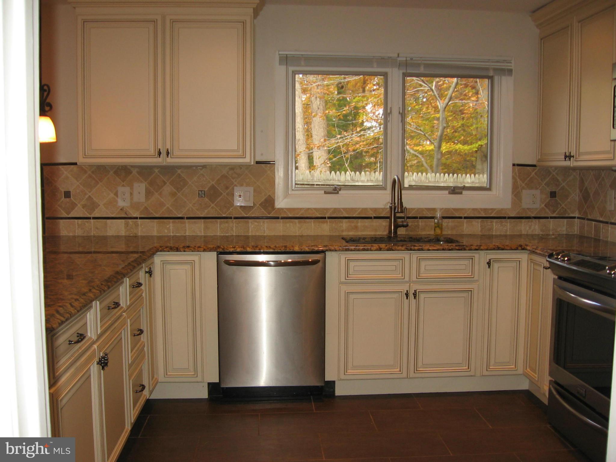 606 Holly Road Fort Washington, MD 20744 - Photo 4 of 14 Kitchen
