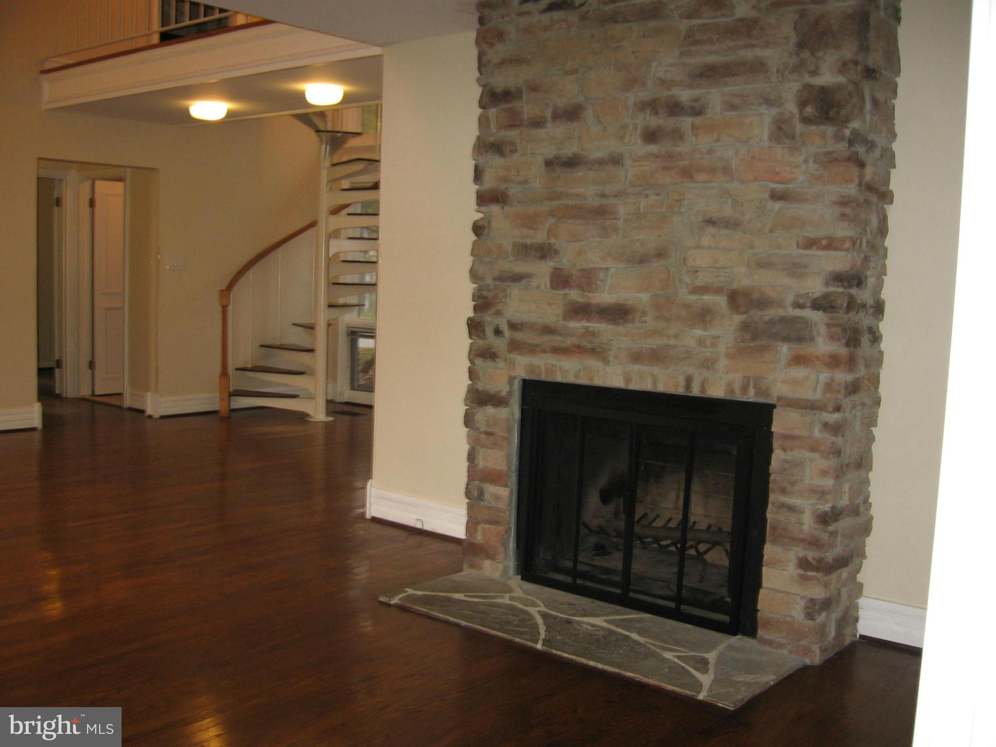 606 Holly Road Fort Washington, MD 20744 - Photo 7 of 14 Interior (General)