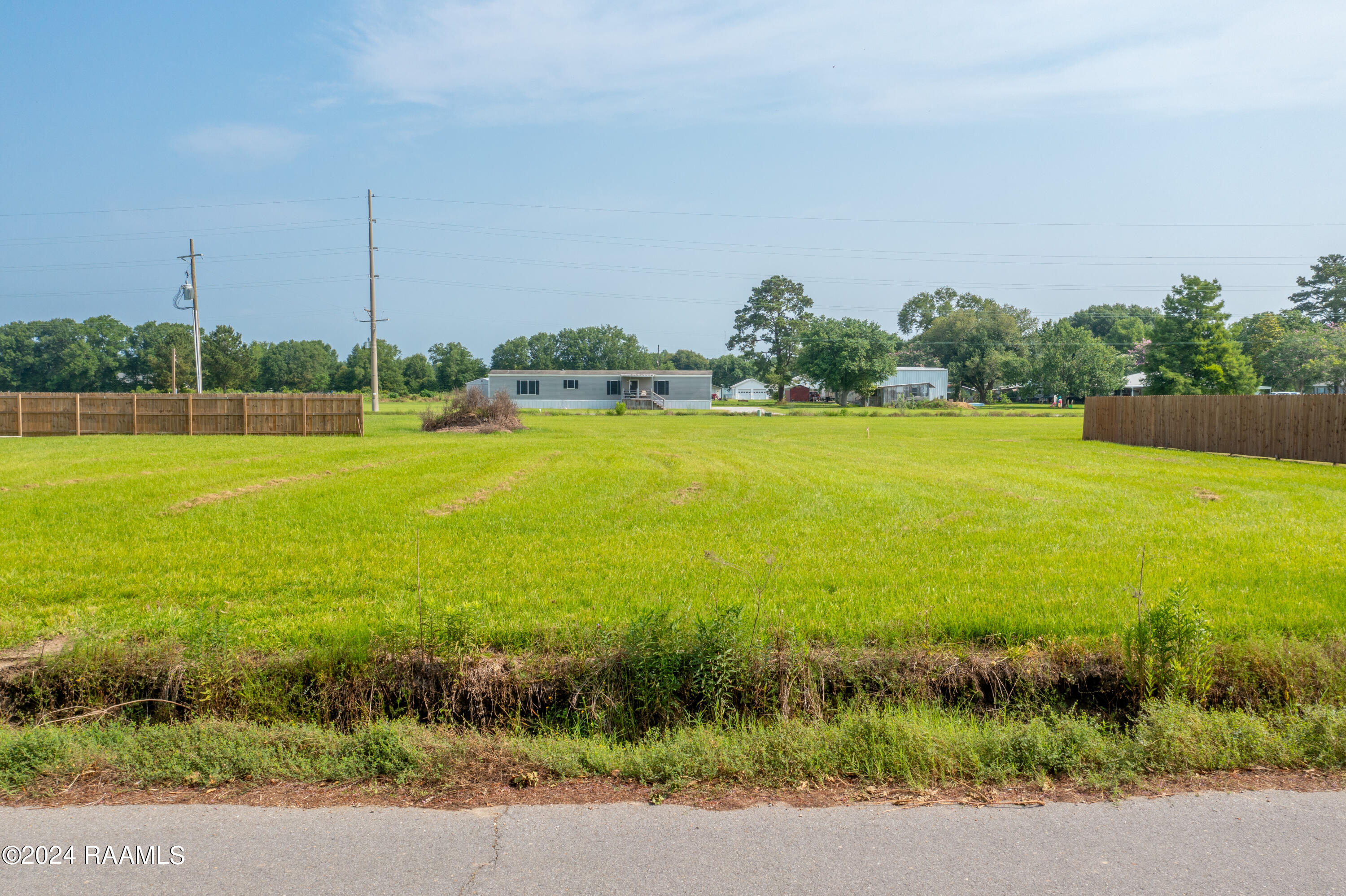 108 B Robin Road Duson, LA 70529 - Photo 3 of 5 108BRobin-4