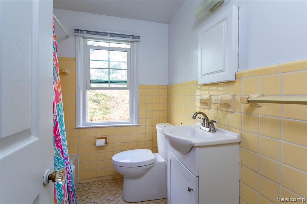 1197 Hawthorne Road Grosse Pointe Woods, MI 48236 - Photo 14 of 21